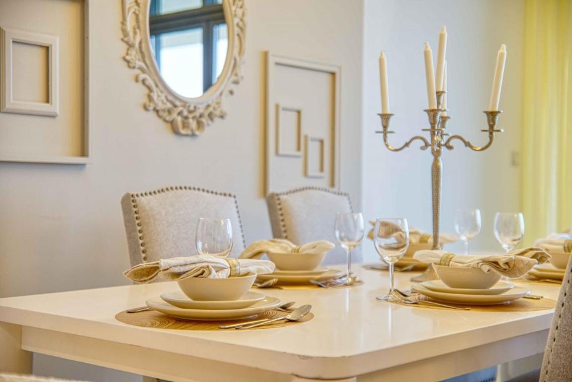 The Smart Concierge - Vida The Hills Apartment